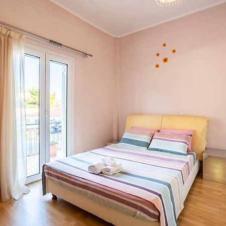 Kalamata'S Sunny Retreat Near The Historic Center Exterior foto