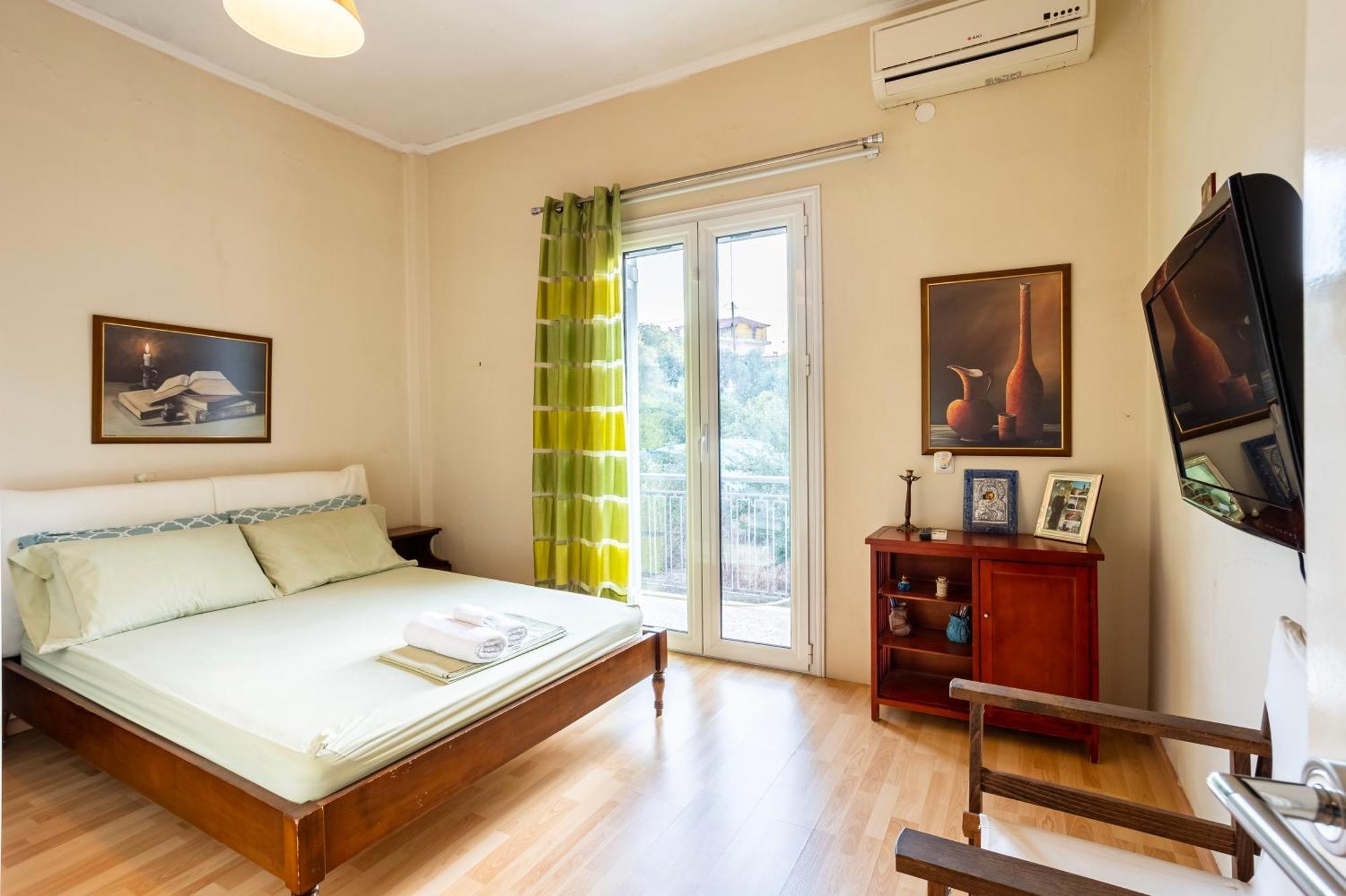Kalamata'S Sunny Retreat Near The Historic Center Exterior foto