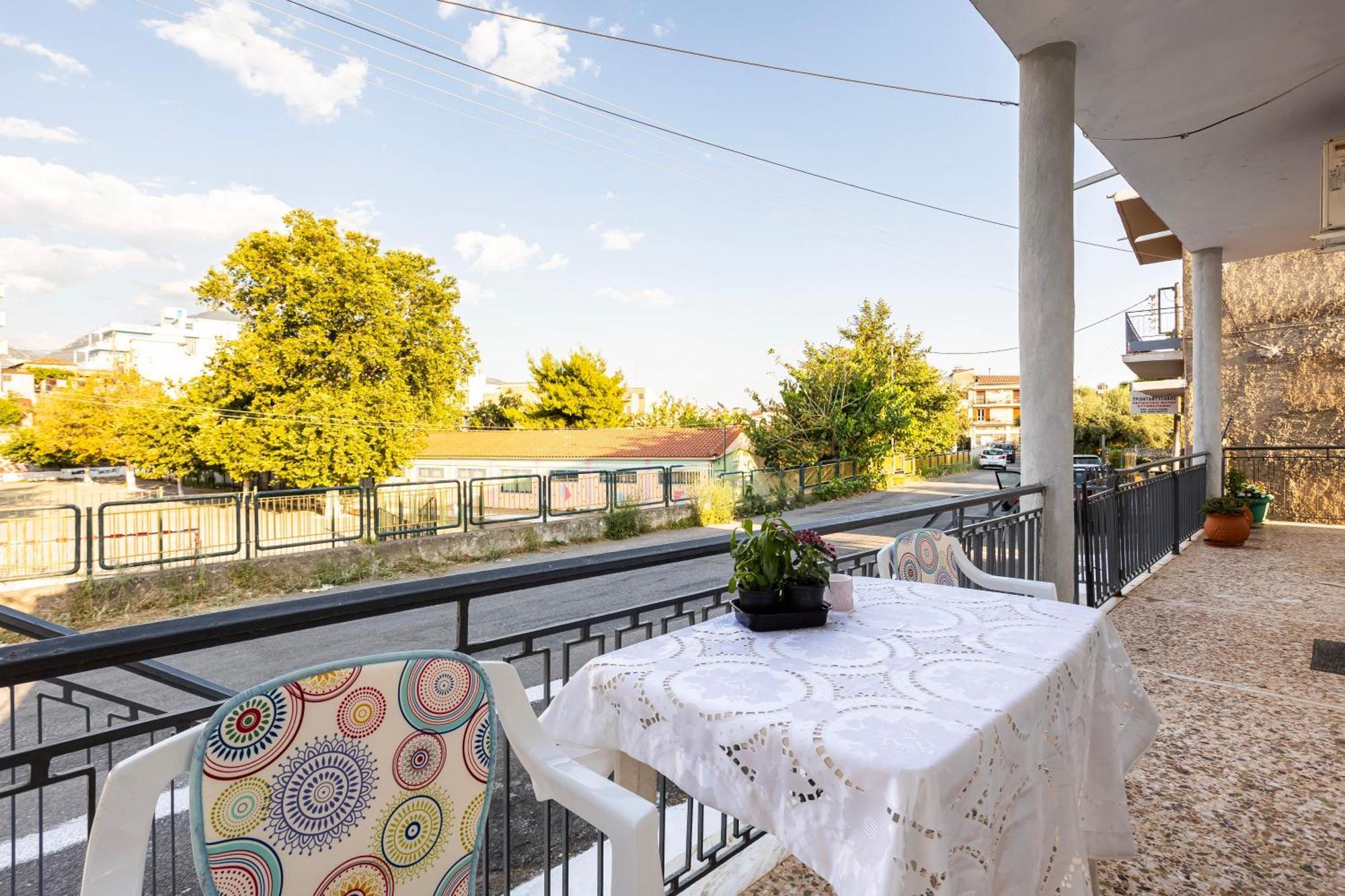 Kalamata'S Sunny Retreat Near The Historic Center Exterior foto
